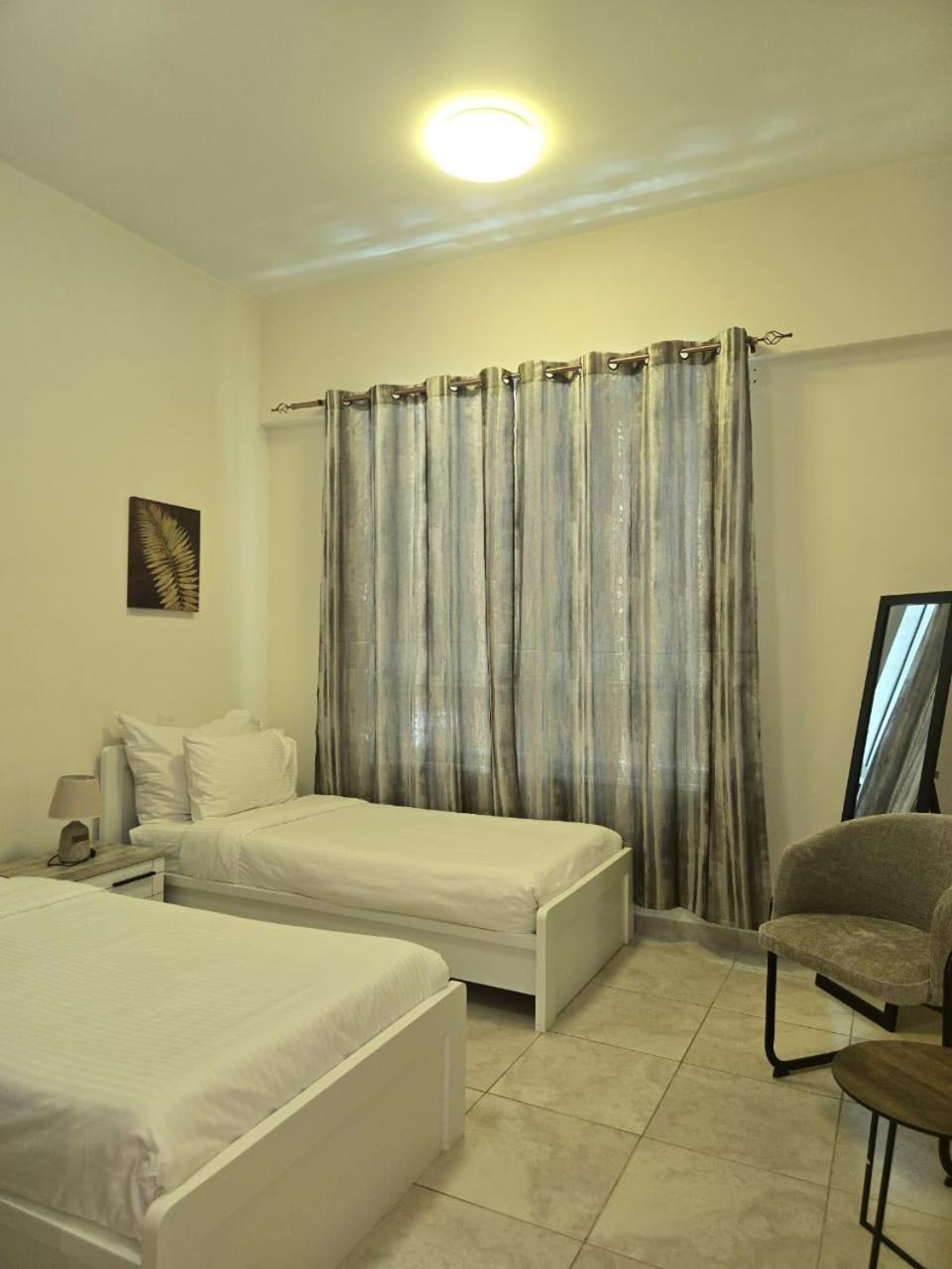 Al Raya Hotel Apartments Dubái Exterior foto